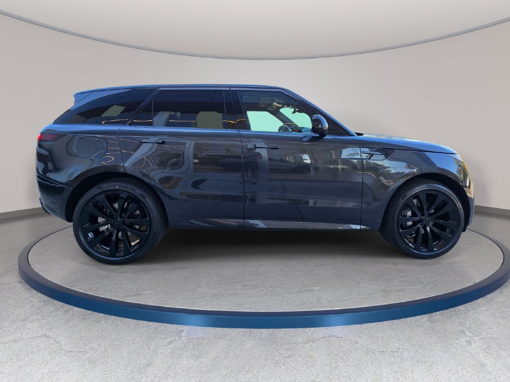 New 2027 Land Rover Range Rover Sport Dynamic SE AWD/4WD image 4
