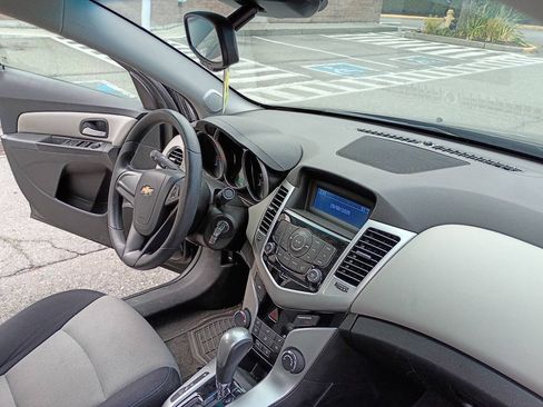Used 2015 Chevrolet Cruze LS FWD image 11