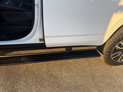 Used 2023 GMC Yukon AT4 w/ AT4 Premium Package image 7