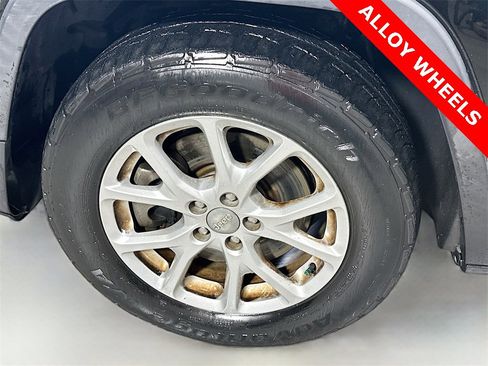 Used 2017 Jeep Cherokee Latitude w/ Comfort & Sound Group image 26