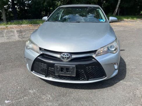 Used 2016 Toyota Camry SE FWD image 2