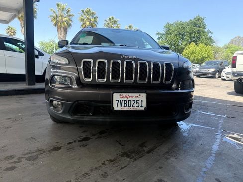 Used 2016 Jeep Cherokee Latitude w/ Safety/Convenience Group FWD image 10