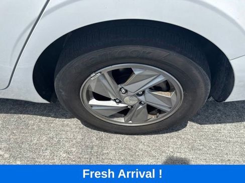 Used 2024 Hyundai Elantra SE FWD image 12