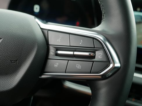 Used 2025 Chevrolet Equinox LT AWD/4WD image 29