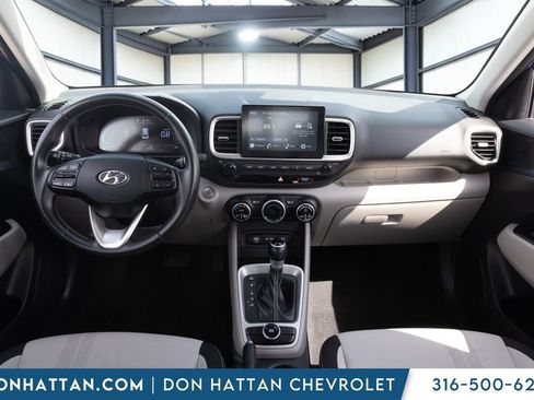 Used 2025 Hyundai Venue SEL FWD image 5
