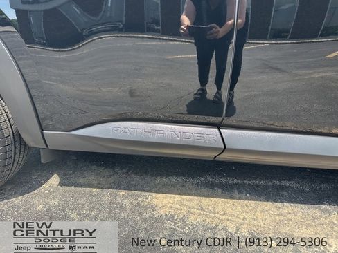 Used 2023 Nissan Pathfinder S AWD/4WD image 5