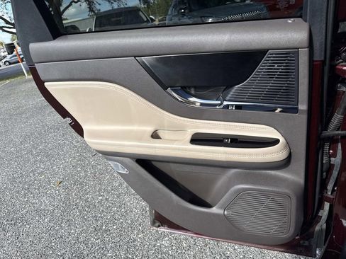 Used 2020 Lincoln Corsair AWD w/ Premium Package image 13