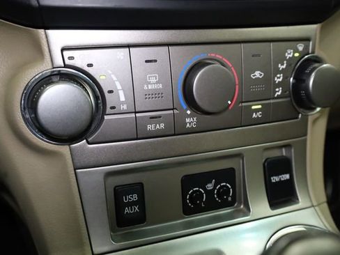 Used 2011 Toyota Highlander SE image 23