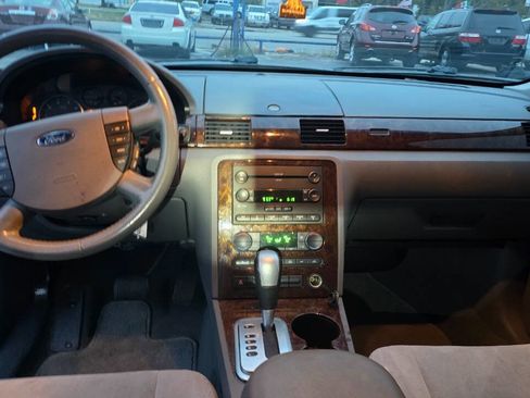 Used 2006 Ford Five Hundred SEL image 9