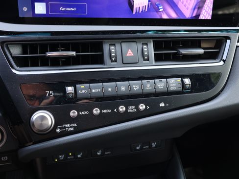 Used 2025 Lexus ES 300h w/ Premium Package FWD image 24