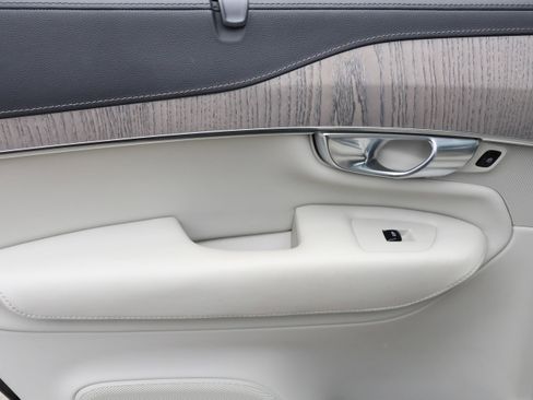 Used 2023 Volvo XC90 B6 Ultimate w/ Protection Package Premier image 33