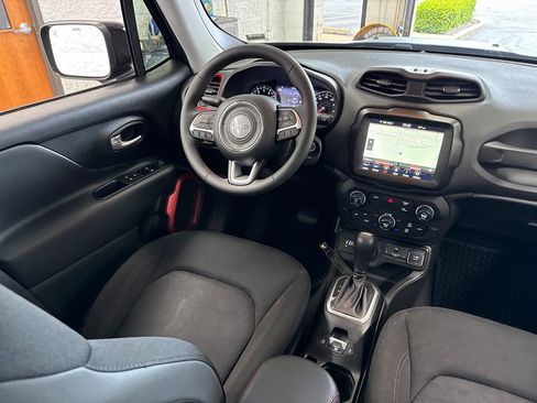 Used 2023 Jeep Renegade Trailhawk AWD/4WD image 45