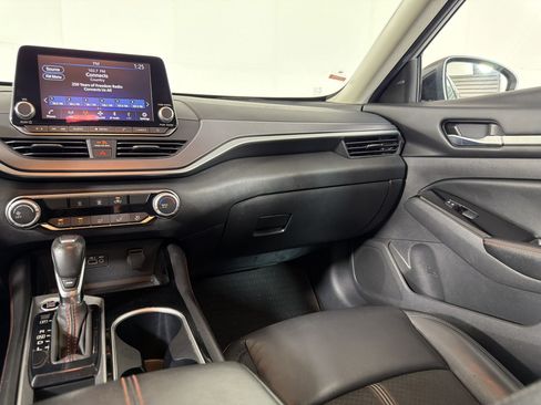 Used 2024 Nissan Altima 2.5 SR FWD image 28