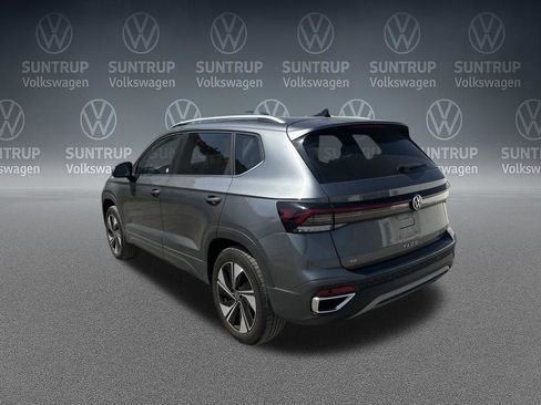 Used 2025 Volkswagen Taos SE AWD/4WD image 34