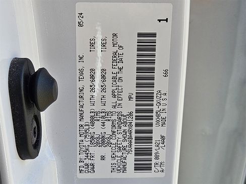 Used 2024 Toyota Sequoia Platinum image 28