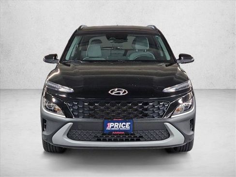 Used 2023 Hyundai Kona SEL FWD image 2