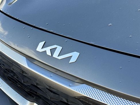 Used 2023 Kia Seltos EX image 11