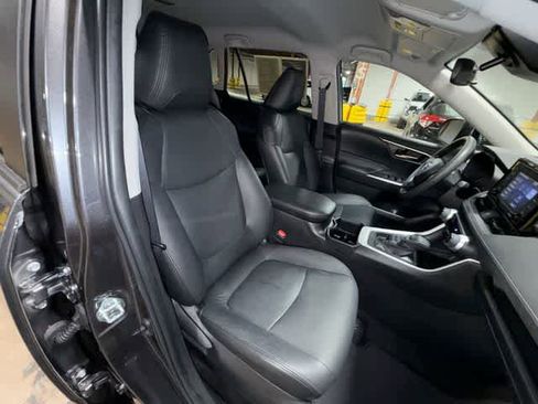 Used 2022 Toyota RAV4 XLE w/ Carpet Mat Package (TMS) AWD/4WD image 16