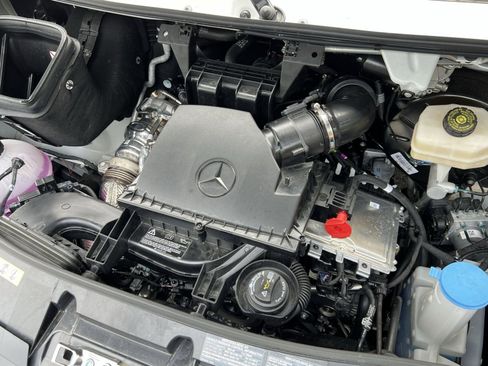 Used 2024 Mercedes-Benz Sprinter 2500 image 28