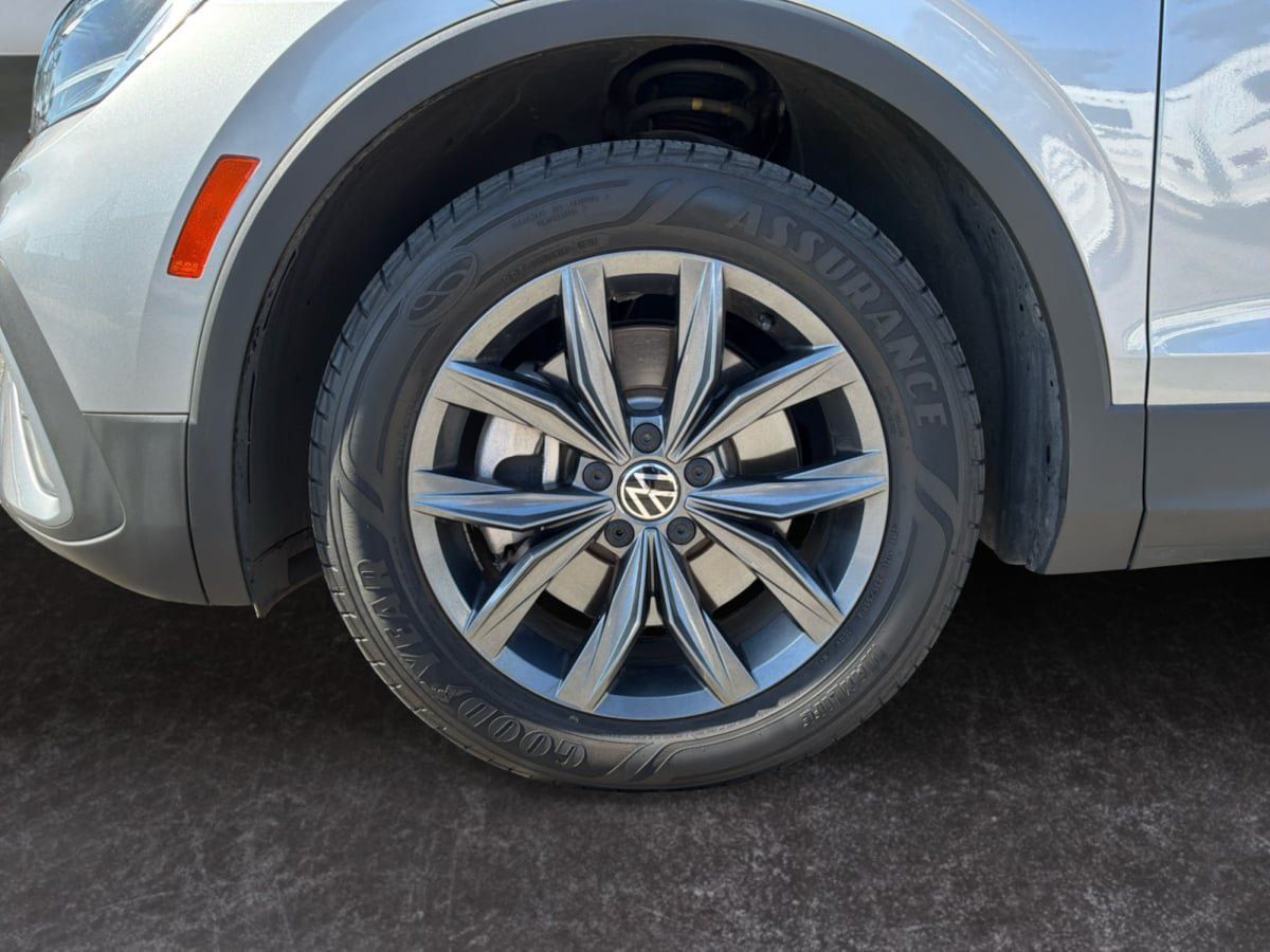 Used 2022 Volkswagen Tiguan SE FWD image 9