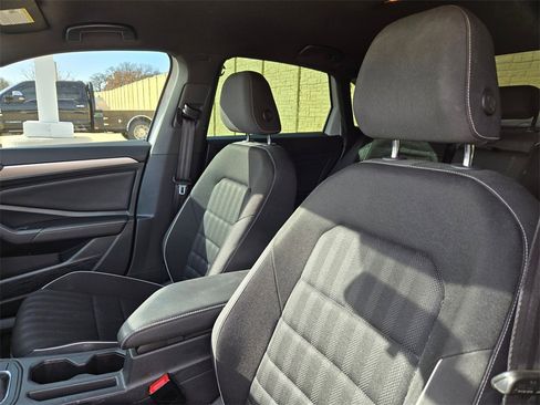 Used 2022 Volkswagen Jetta Sport image 6
