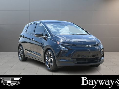 Used 2023 Chevrolet Bolt LT w/ Infotainment Package FWD image 4
