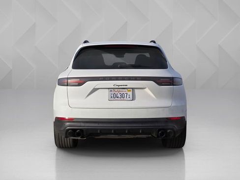 Used 2022 Porsche Cayenne Platinum Edition image 5