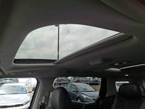 Certified 2025 Kia Carnival SX Prestige FWD image 16