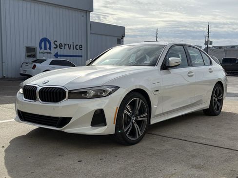 Used 2023 BMW 330e w/ Convenience Package image 4