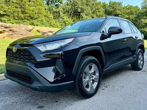 Used 2022 Toyota RAV4 LE AWD/4WD image 1