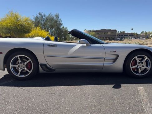 Used 2001 Chevrolet Corvette Convertible w/ Preferred Equipment Group2 RWD image 10