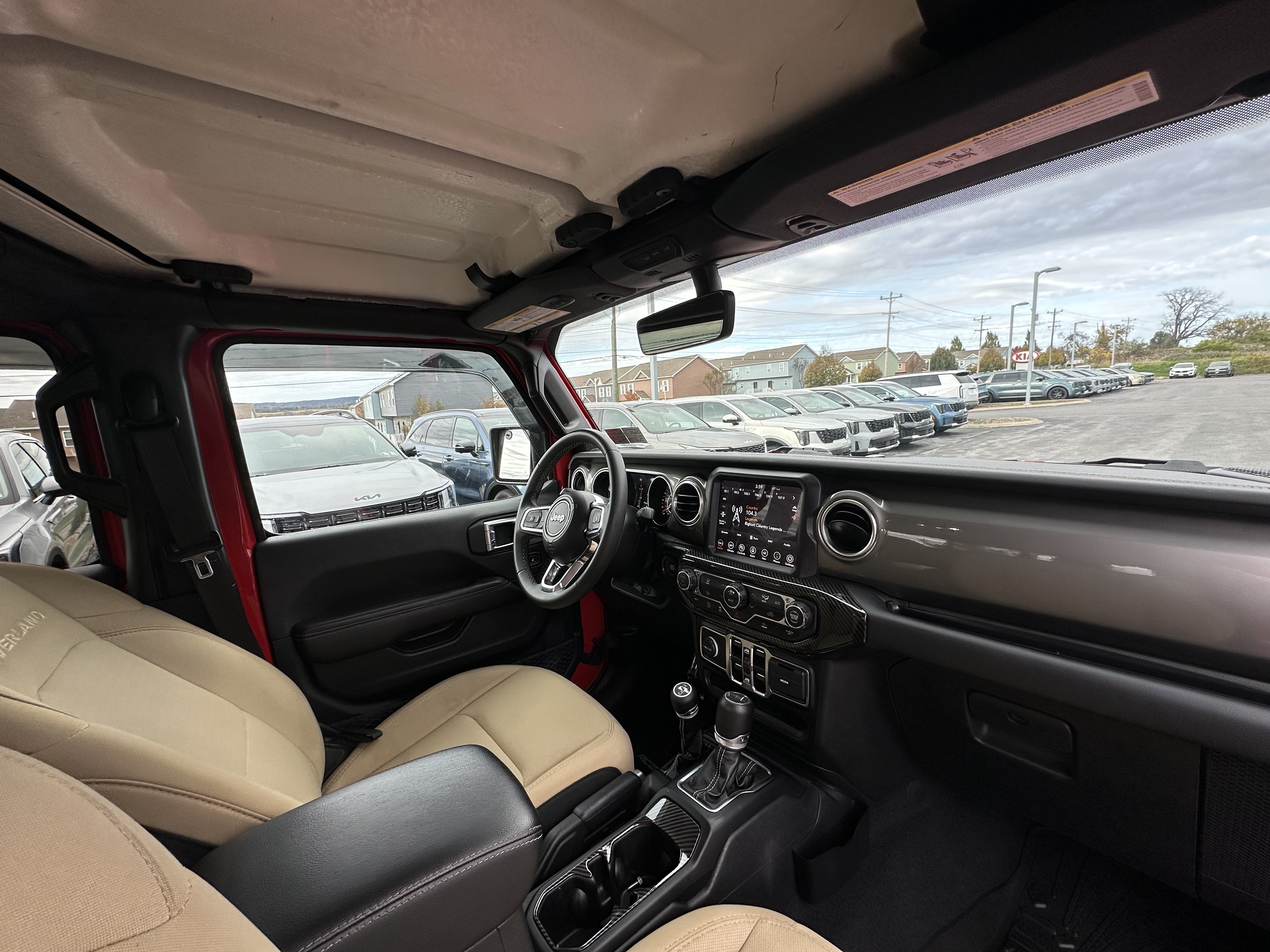 Used 2023 Jeep Gladiator Overland AWD/4WD image 16