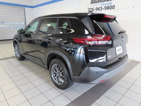 Used 2023 Nissan Rogue S image 11