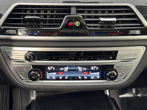 Used 2022 BMW 750i xDrive w/ Executive Package image 33