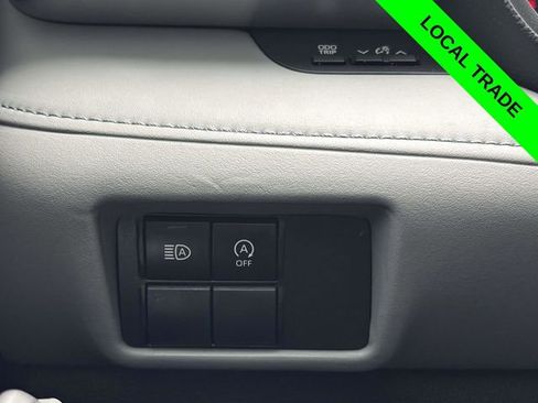 Used 2023 Toyota Highlander L image 10