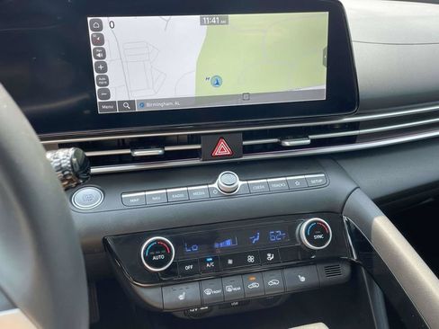 Certified 2025 Hyundai Elantra SEL FWD image 17