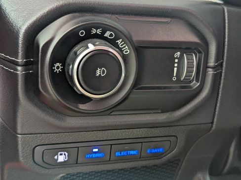 Used 2025 Jeep Wrangler Unlimited Sahara w/ Safety Group AWD/4WD image 22