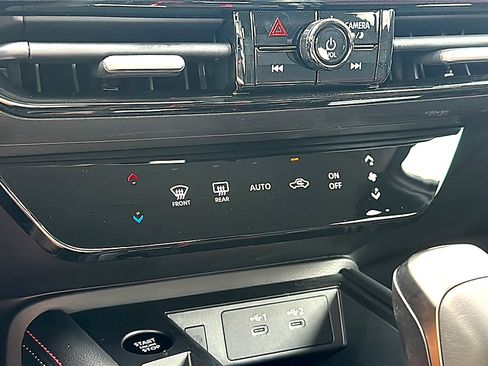 New 2026 Nissan Kicks SR AWD/4WD image 23
