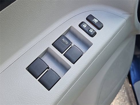 Used 2012 Toyota Highlander SE image 22