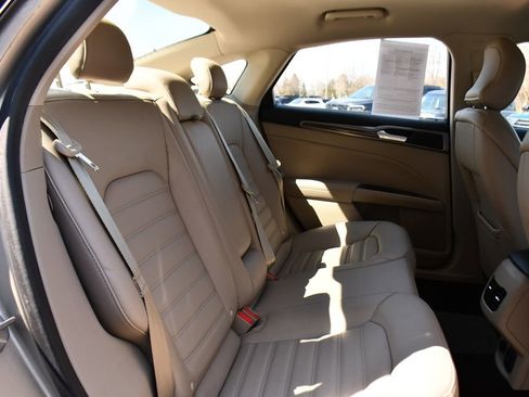 Used 2018 Ford Fusion SE w/ Equipment Group 602A image 17