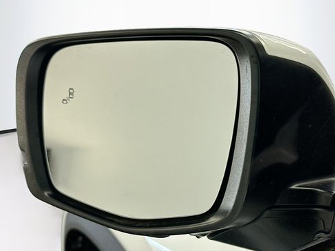 Used 2025 Honda Pilot EX-L image 16