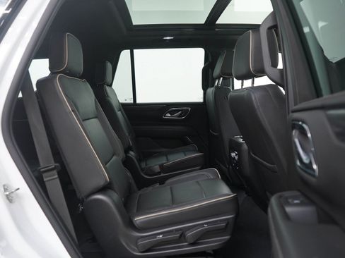 Used 2023 GMC Yukon SLT image 13