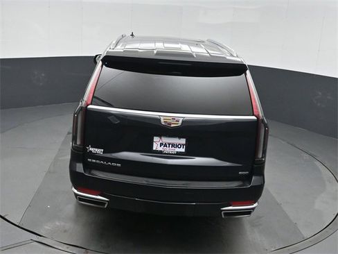 Used 2022 Cadillac Escalade Premium Luxury image 34