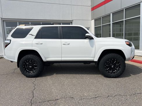 Used 2019 Toyota 4Runner TRD Off-Road Premium AWD/4WD image 22