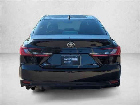 Used 2025 Toyota Camry SE w/ Convenience Package FWD image 6