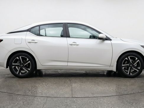 Used 2025 Nissan Sentra SV FWD image 11