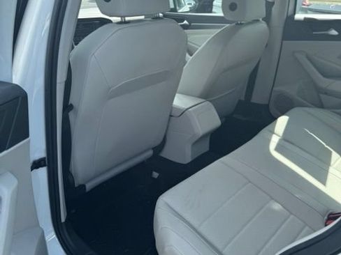 Used 2024 Volkswagen Jetta SE FWD image 8