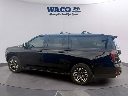 Used 2025 Chevrolet Suburban Z71 image 9