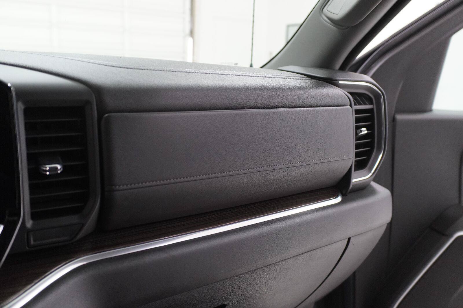 Used 2025 Chevrolet Silverado 1500 LT RWD image 18