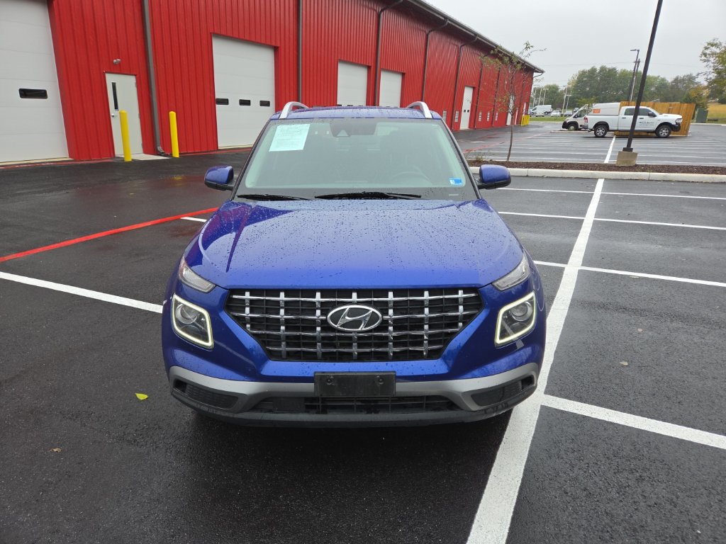 Certified 2022 Hyundai Venue Limited w/ Cargo Package FWD image 5